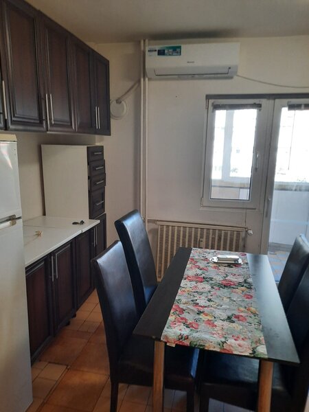 Calea Mosilor (intersectia cu Zece Mese),